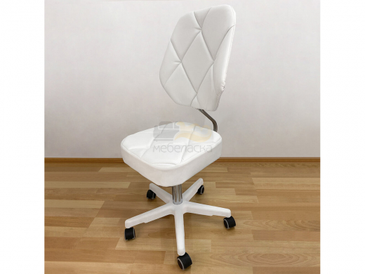 Стул мастера Грэй на белом пластмассовом каркасе белый